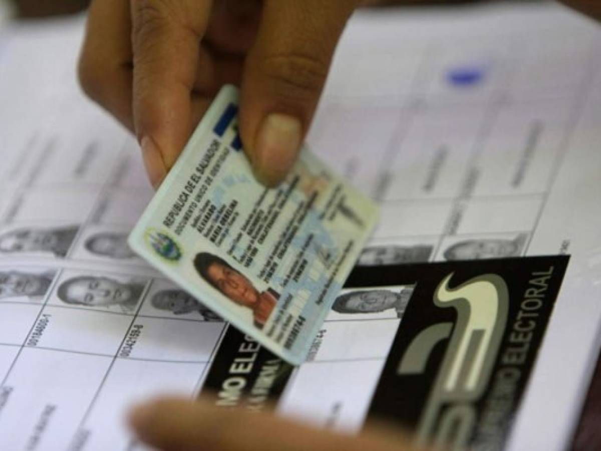 Elecciones en El Salvador siguen sin resultados finales