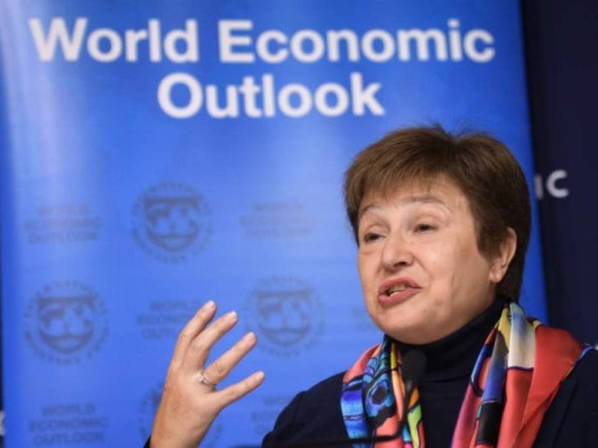 En la actualización de su informe económico mundial de octubre (WEO), la entidad rebajó en una décima de punto, a 3,3%, su expectativa de crecimiento para este año y para 2021 la recortó un poco más, a 3,4%. En la actualización de su informe económico mundial de octubre (WEO), la entidad rebajó en una décima de punto, a 3,3%, su expectativa de crecimiento para este año y para 2021 la recortó un poco más, a 3,4%.