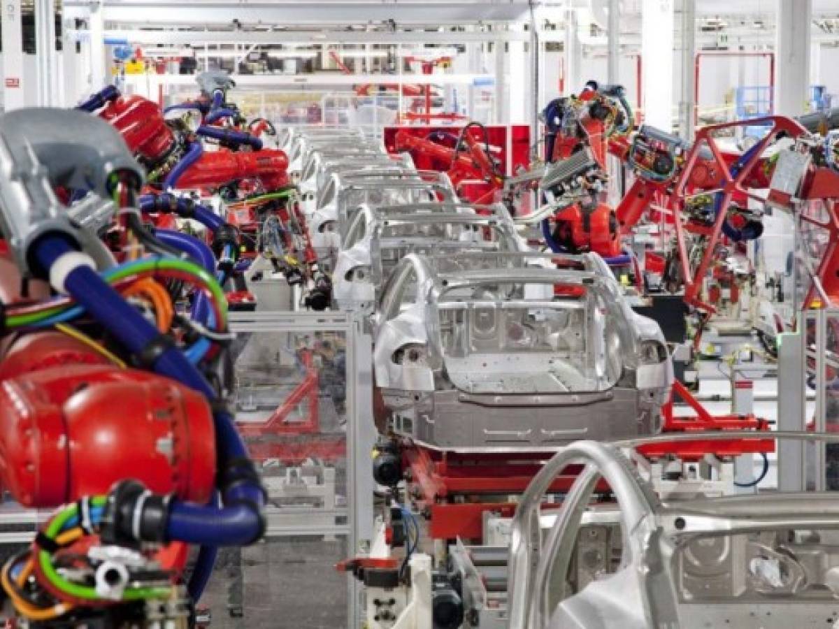 Tesla no tendrá humanos en sus fábricas, el futuro (muy cercano) de Musk