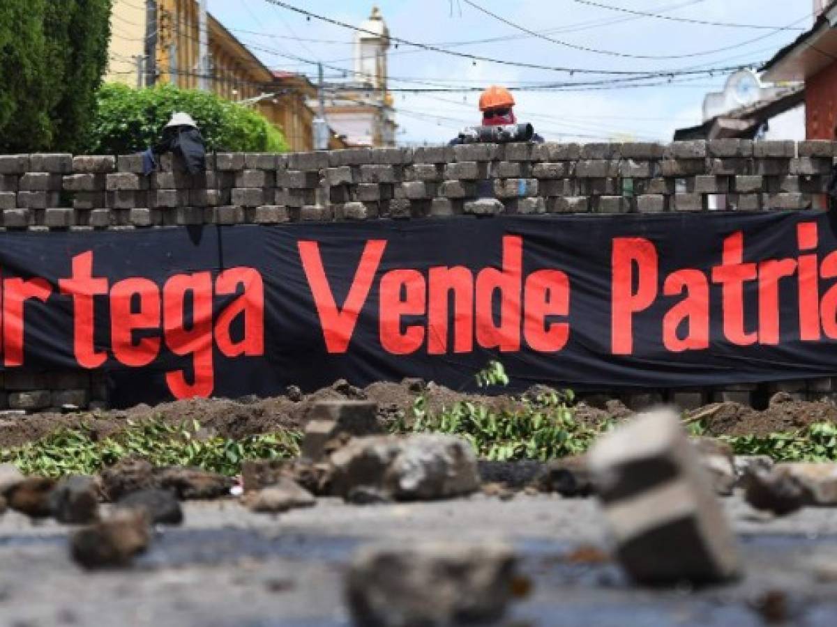 Ciudades nicaragüenses mantienen resistencia en espera del diálogo