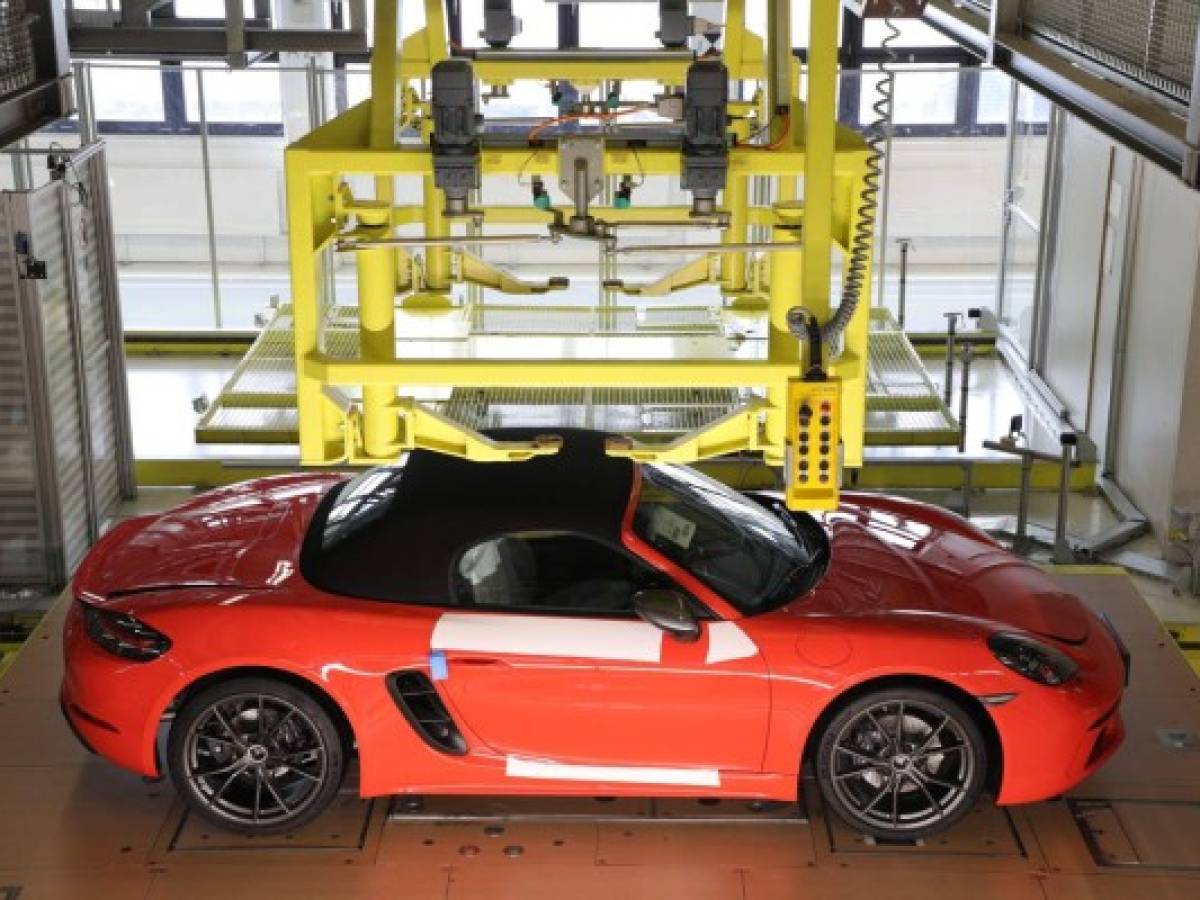Clientes de Porsche pueden ver ahora fotos de sus autos en el proceso de producción