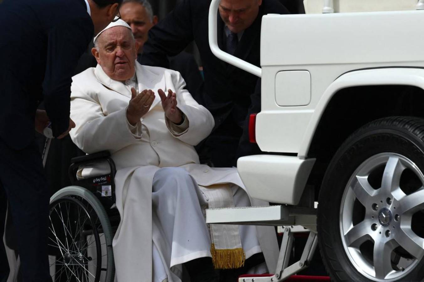 El papa Francisco es hospitalizado por una ‘infección respiratoria’