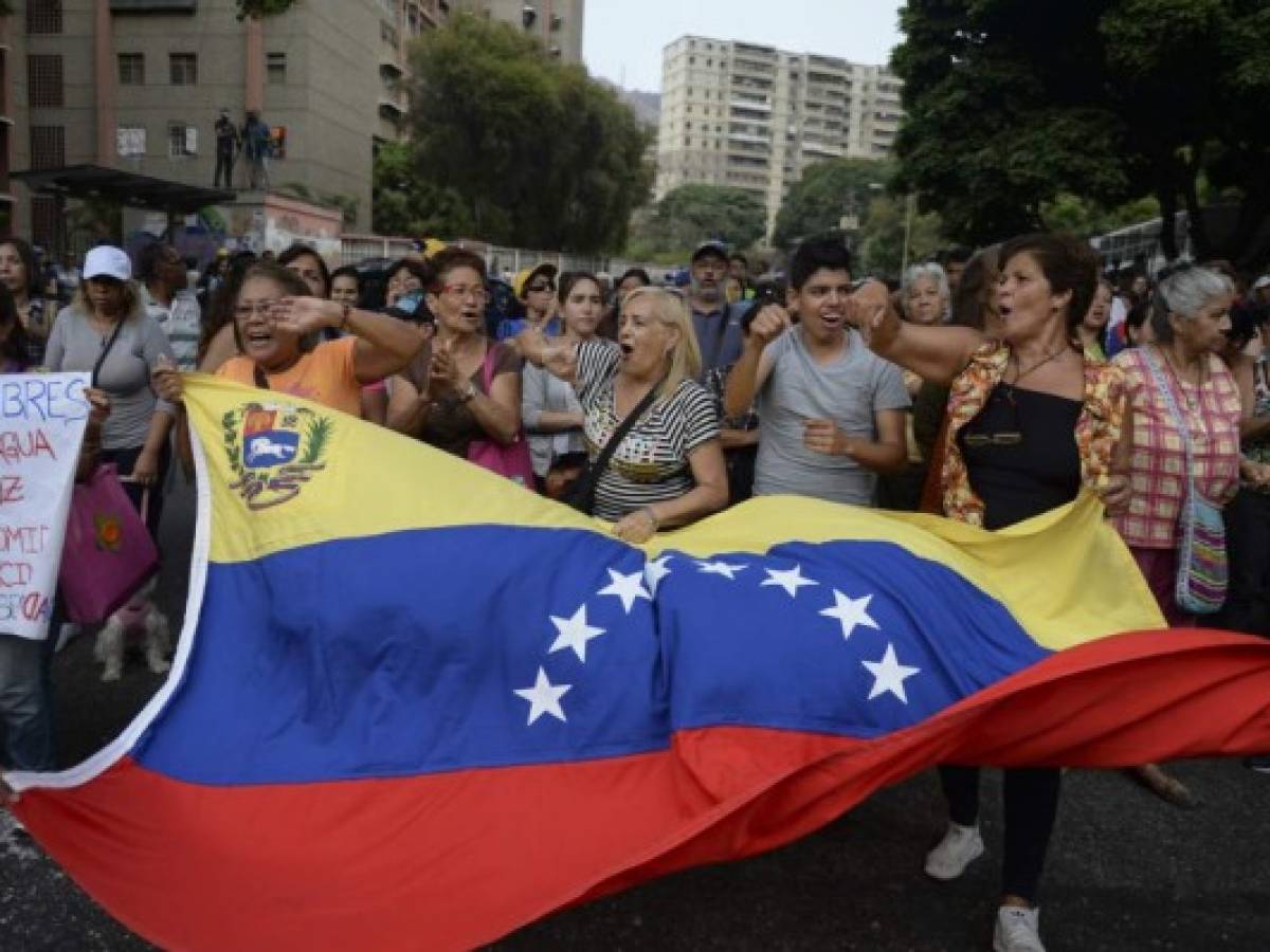 EEUU dice que varios países, incluido México, debaten plan de ayuda a Venezuela