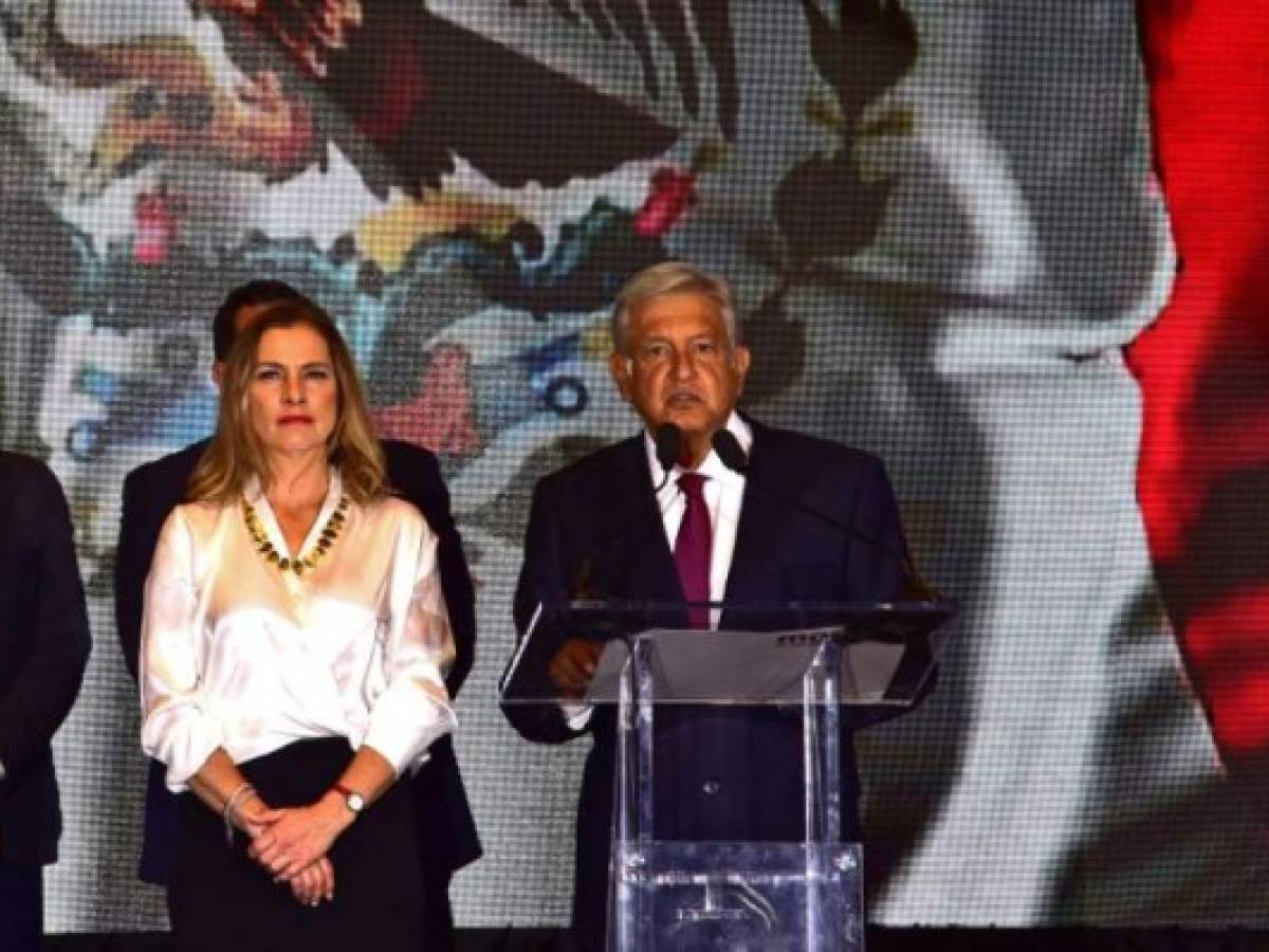 AMLO deberá gobernar con eficacia, llevando a cabo los profundos cambios prometidos pero sin generar demasiadas disrupciones, con el objetivo de aumentar los niveles de crecimiento económico (hoy estancados en torno al 2.2%), reducir la pobreza, disminuir la desigualdad, generar empleo de calidad, y combatir frontalmente los obscenos niveles de corrupción, inseguridad e impunidad. AMLO deberá gobernar con eficacia, llevando a cabo los profundos cambios prometidos pero sin generar demasiadas disrupciones, con el objetivo de aumentar los niveles de crecimiento económico (hoy estancados en torno al 2.2%), reducir la pobreza, disminuir la desigualdad, generar empleo de calidad, y combatir frontalmente los obscenos niveles de corrupción, inseguridad e impunidad.