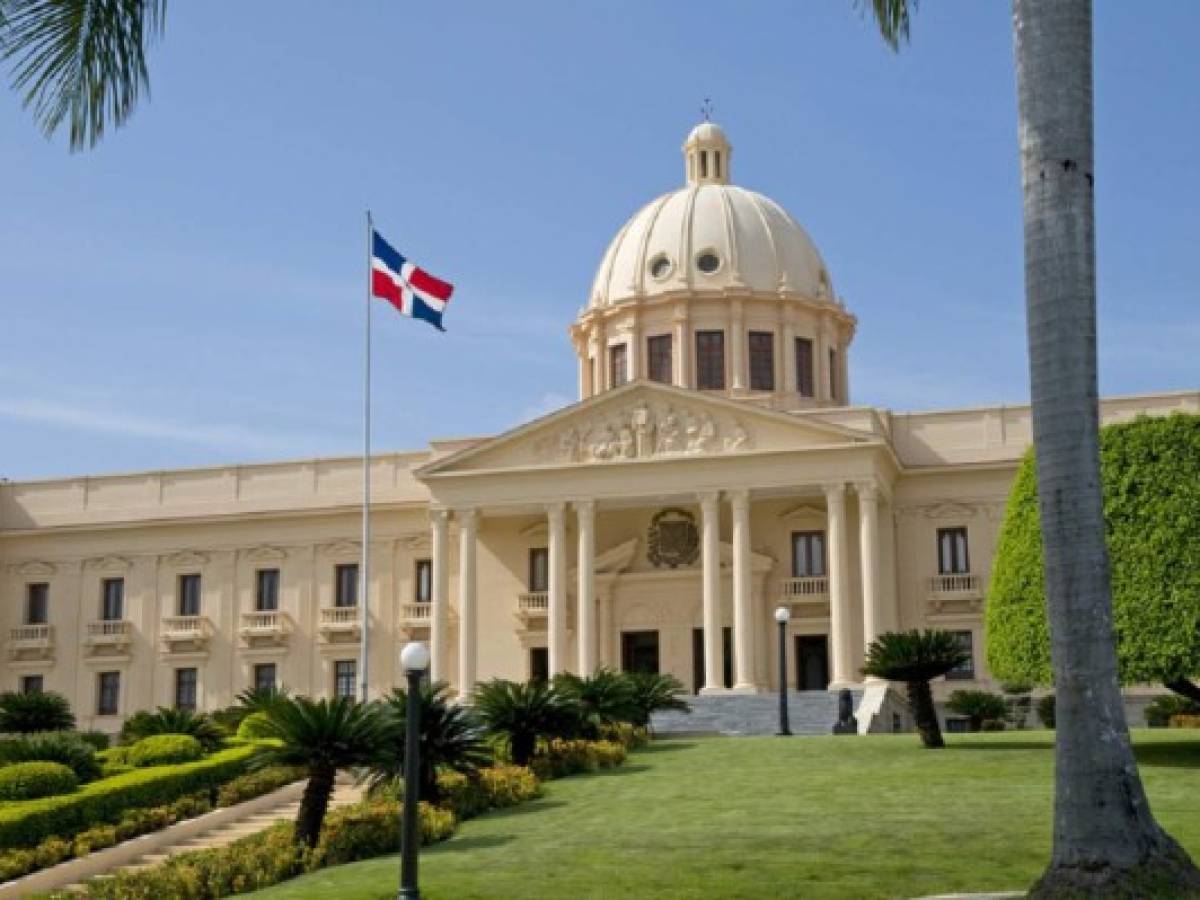 Puerto Rico: gobierno amenaza con cerrar por falta de fondos
