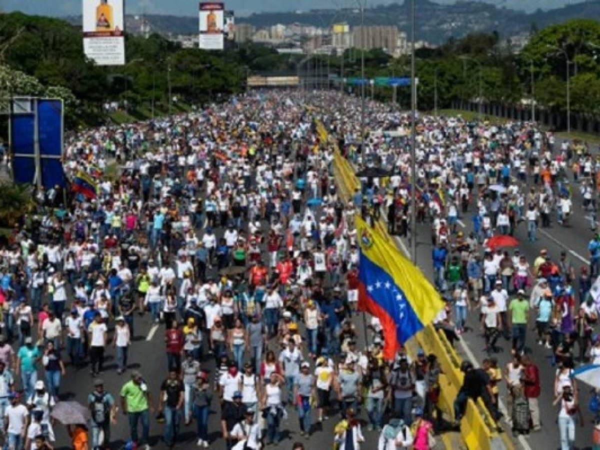 '#Resistencia': Más de 200.000 personas protestan contra Maduro en Venezuela
