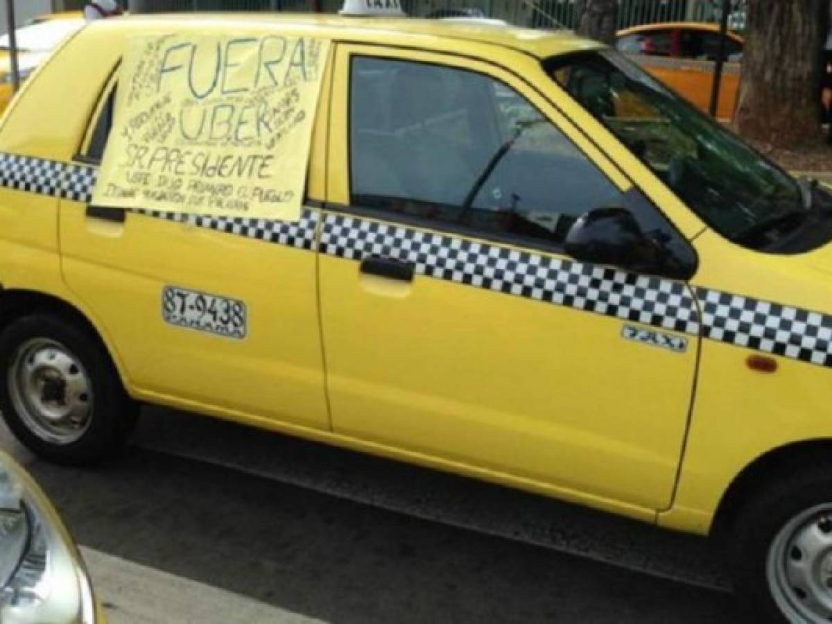 Taxistas se manifiestan contra Uber en Panamá