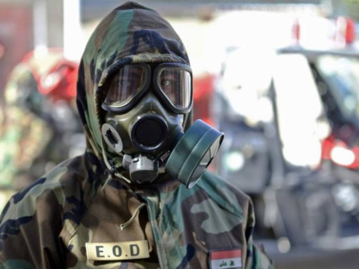 A member of the Iraqi civil defence prepares to disinfect a neighbourhood where a recent case of novel coronavirus infection was confirmed in the central shrine city of Najaf, on February 3, 2020. (Photo by Haidar HAMDANI / AFP)