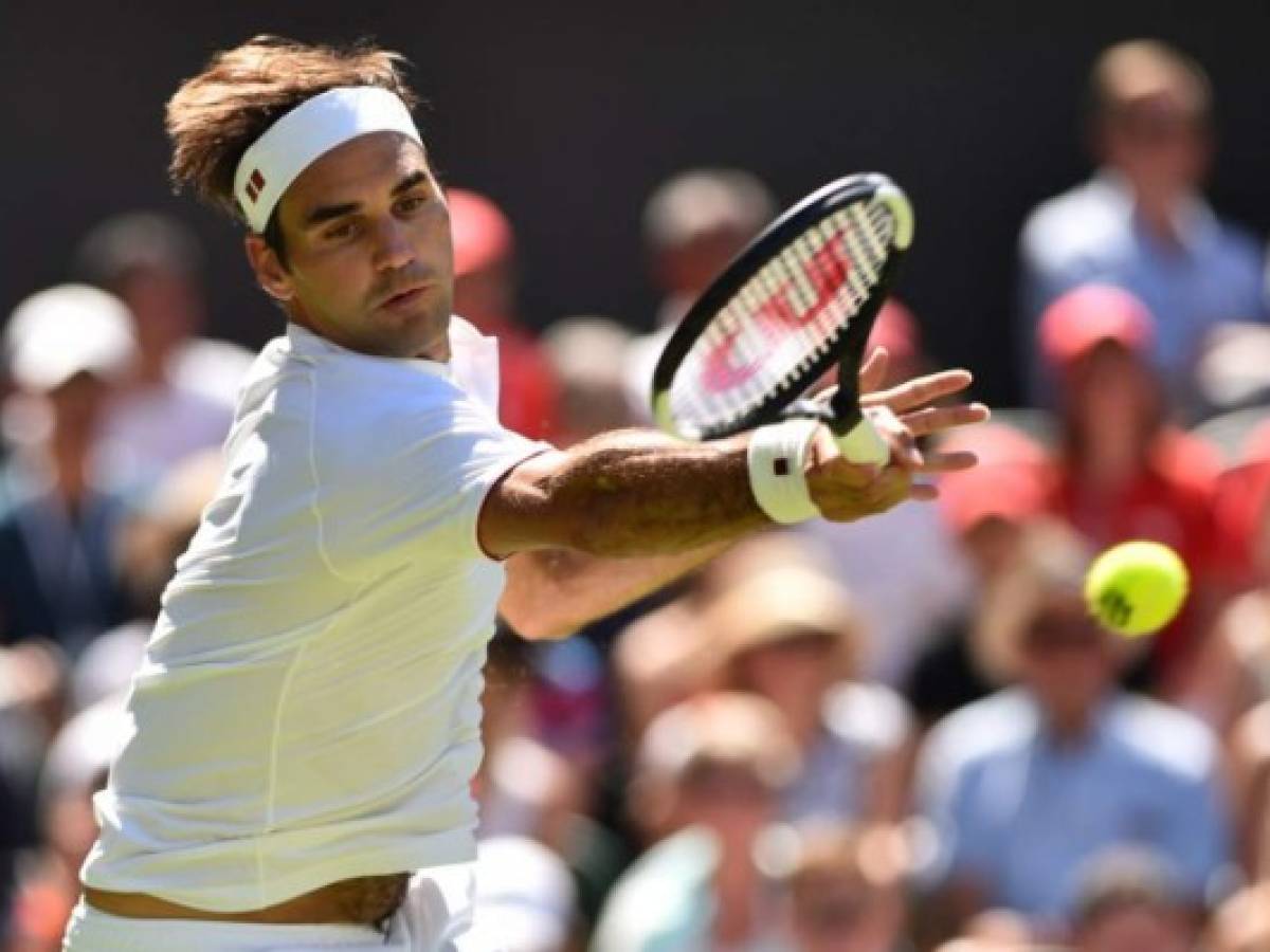 Roger Federer deja Nike tras 20 años de relación y usa marca japonesa