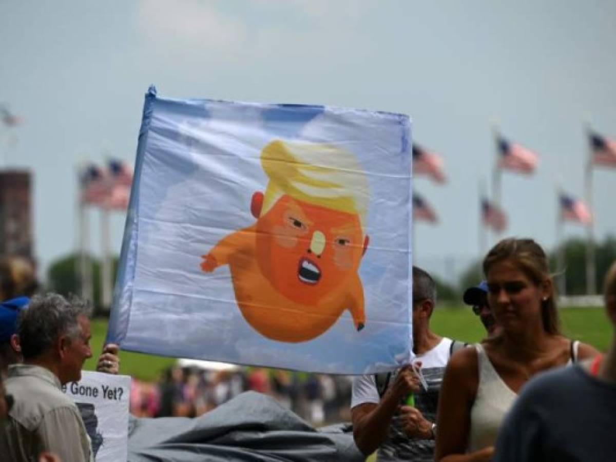 A 'Trump Baby' flag is seen as people gather on the National Mall ahead of the 'Salute to America' Fourth of July event with US President Donald Trump at the Lincoln Memorial in Washington, DC, July 4, 2019. (Photo by ANDREW CABALLERO-REYNOLDS / AFP)