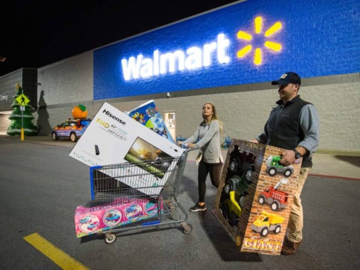 Walmart reporta sólidas ganancias y defiende venta de armas