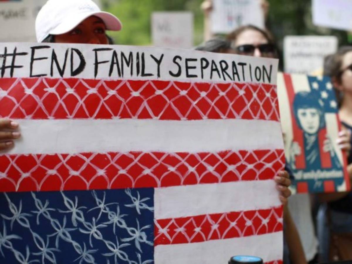 EEUU da un paso para extender la duración de la detención de niños migrantes