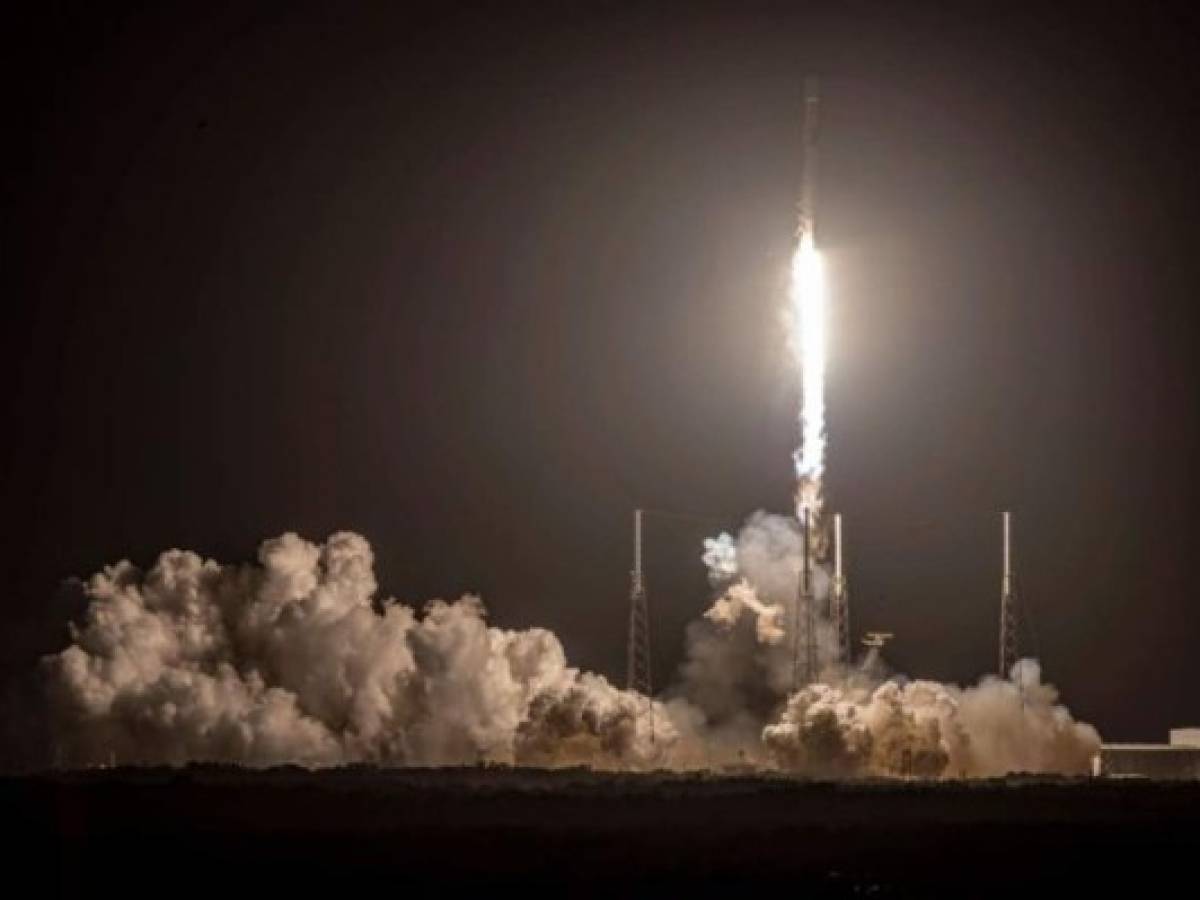 SpaceX 60 satélites para la red de internet Starlink
