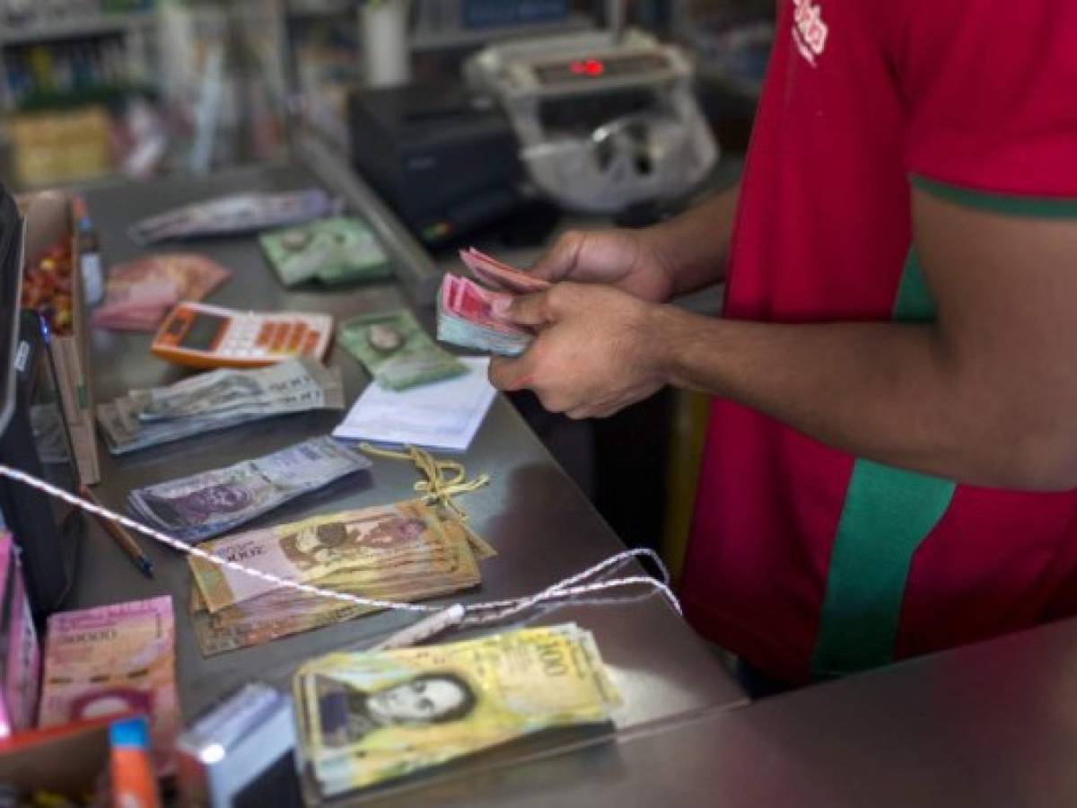 Venezuela: Duplican el salario mínimo enmedio de una fuerte devaluación