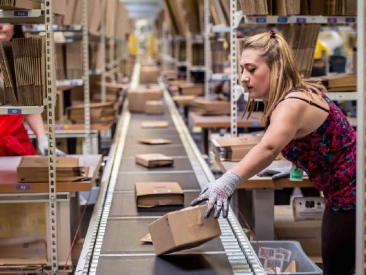 Amazon busca monitorear a sus empleados por medio de un brazalete