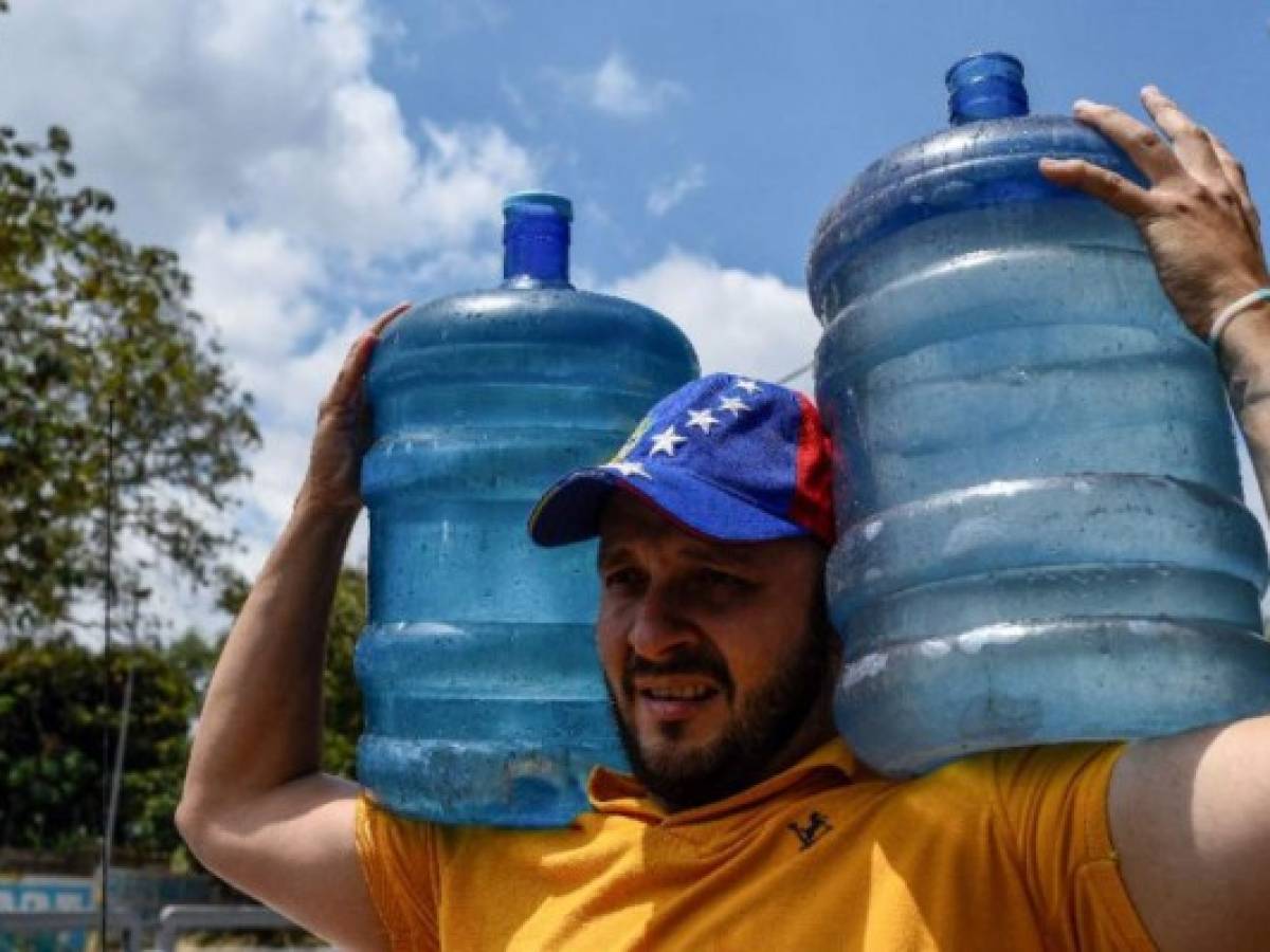 Venezolanos 'sin una gota de agua' en un país paralizado por apagones