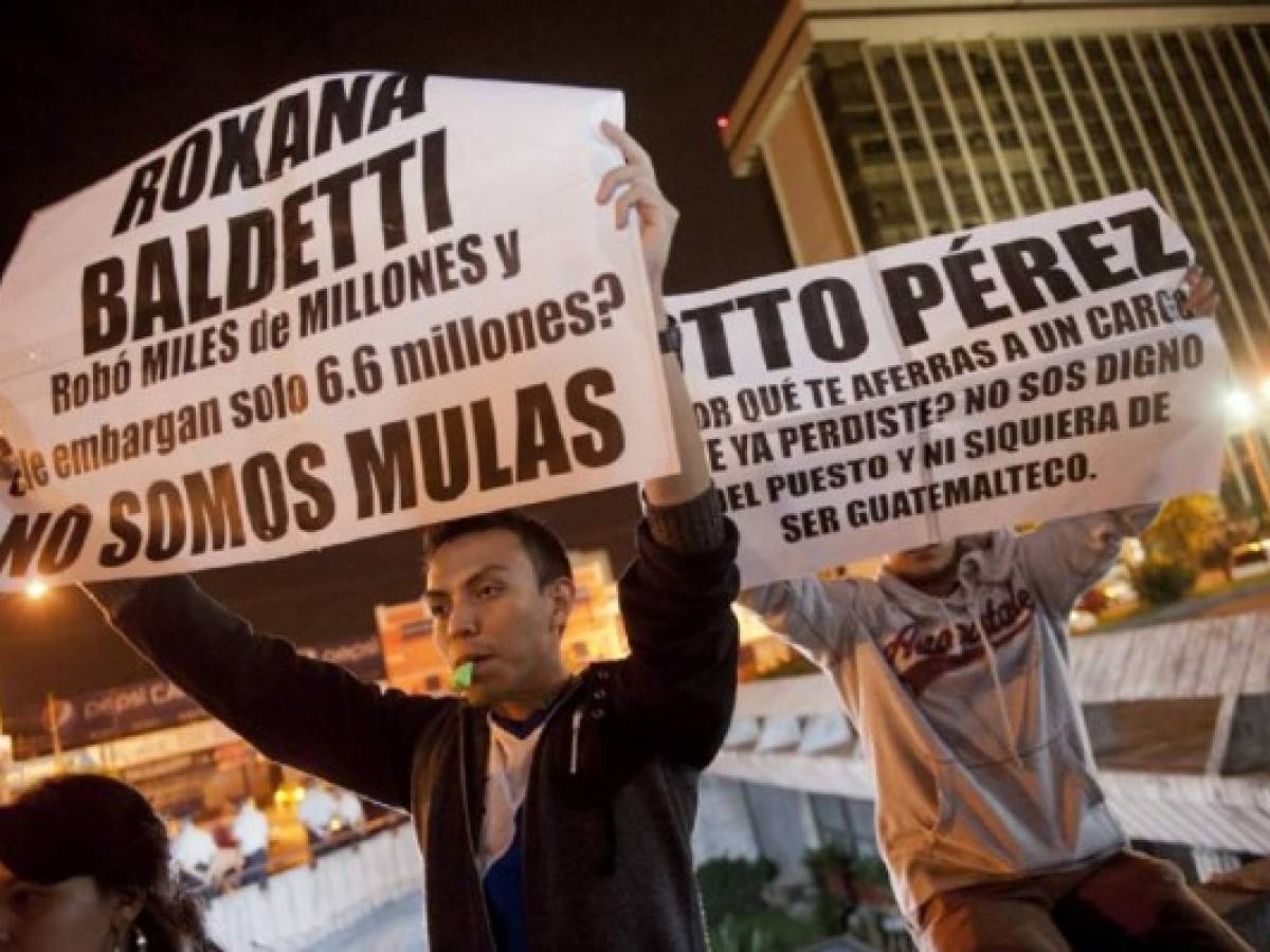 Centroamericanos indignados por corrupción, ponen en aprietos a gobiernos