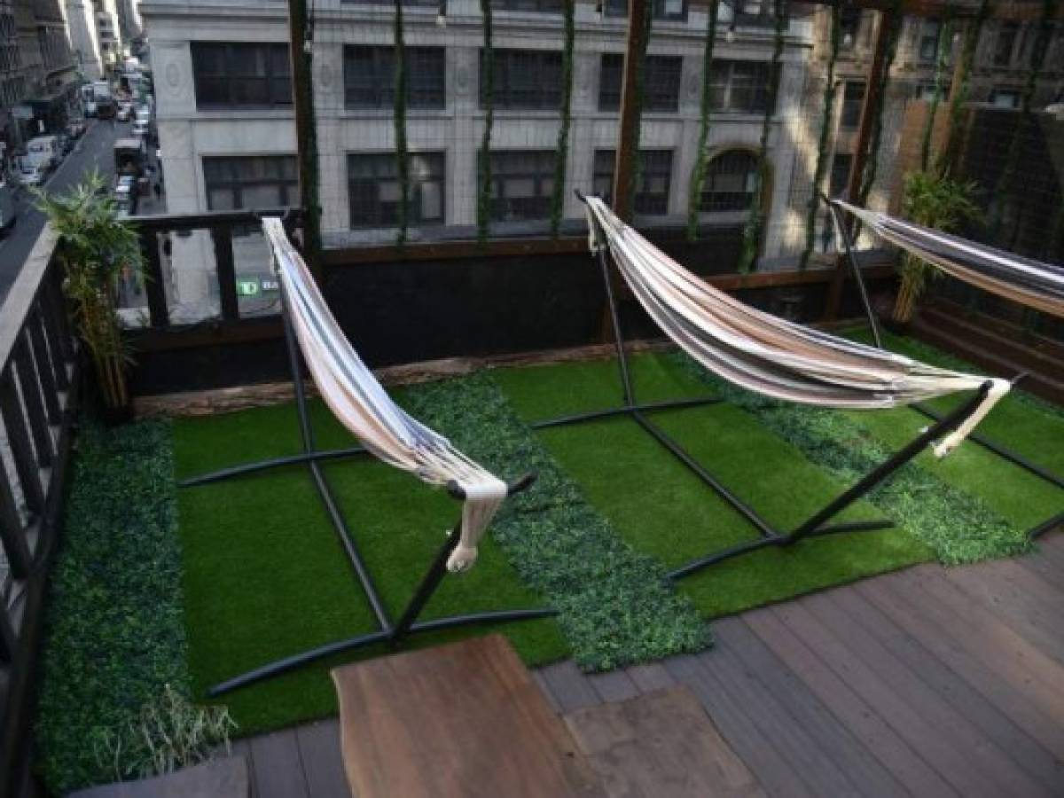 Las hamacas en la terraza de Nap York, Nueva York, son otra opción para los que buscan un descanso rápido en la gran manzana. Las hamacas en la terraza de Nap York, Nueva York, son otra opción para los que buscan un descanso rápido en la gran manzana.