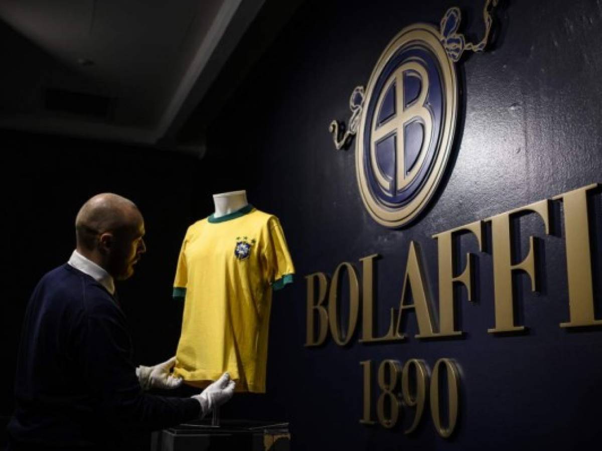 Última camiseta de Pelé con Brasil es vendida por US$33.300