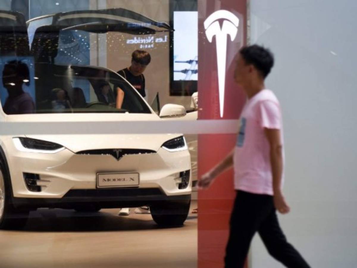 Suspenden la acción de Tesla tras tuit de Elon Musk