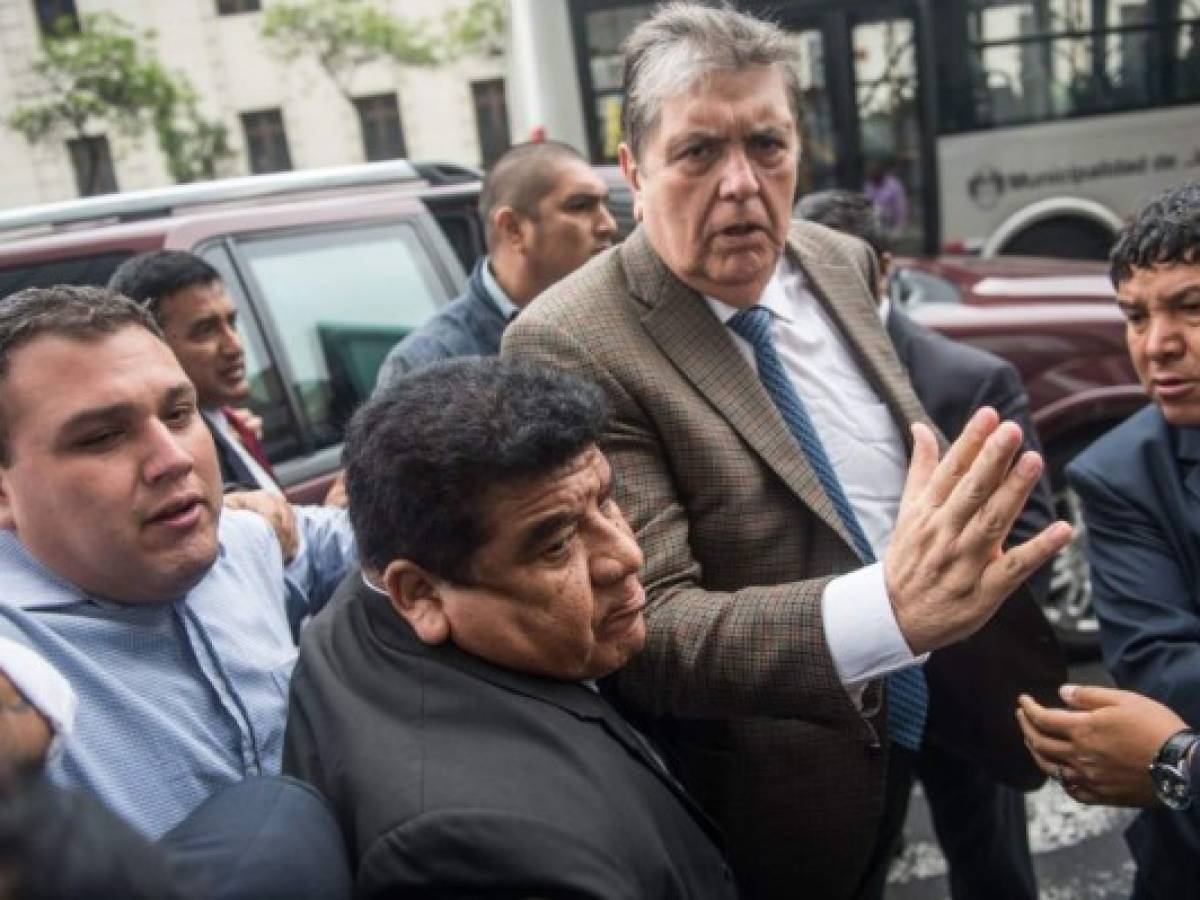 Perú: Prohíben salir del país al expresidente Alan García por caso Odebrecht