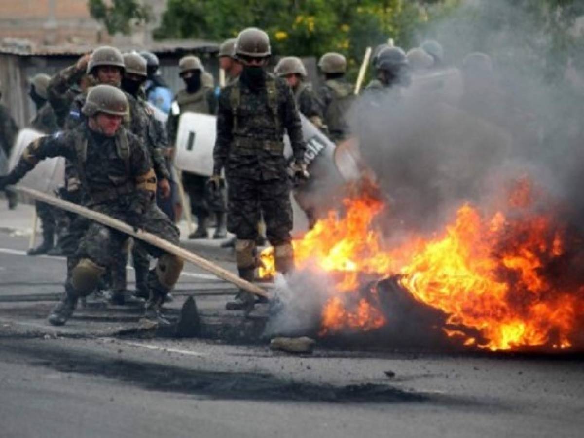 Manifestantes bloquean rutas en Honduras en protesta por reelección presidencial
