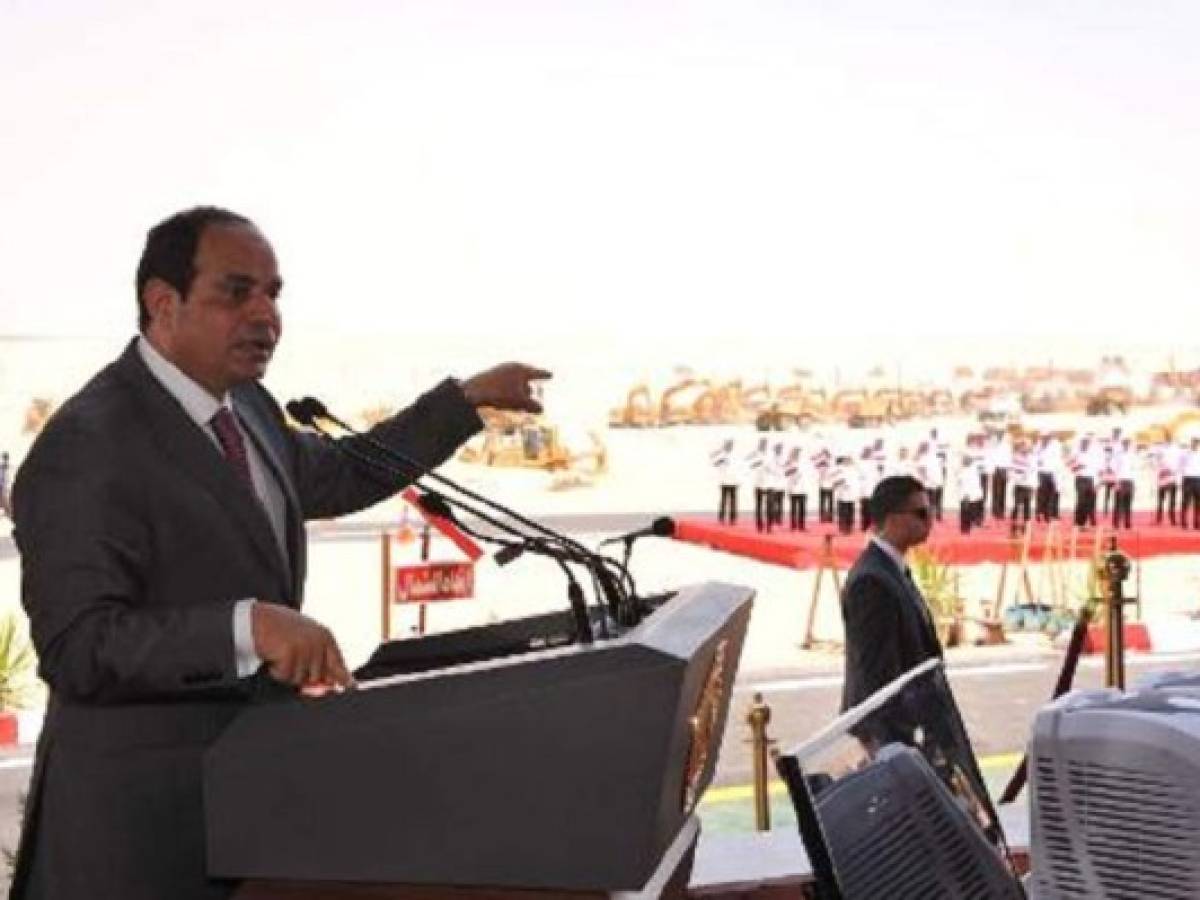 Egipto anuncia la construcción de un nuevo Canal de Suez