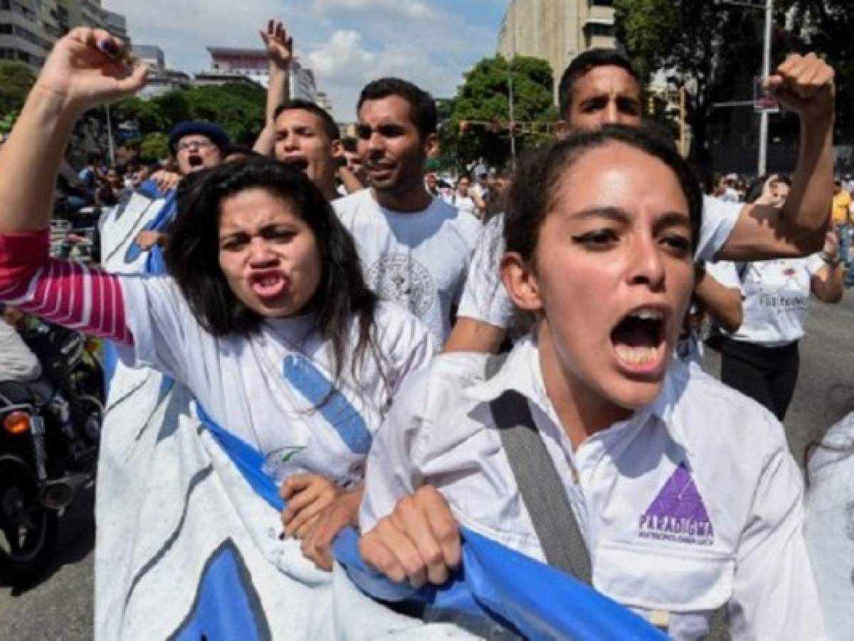 Oposición venezolana muestra su fuerza en la calle