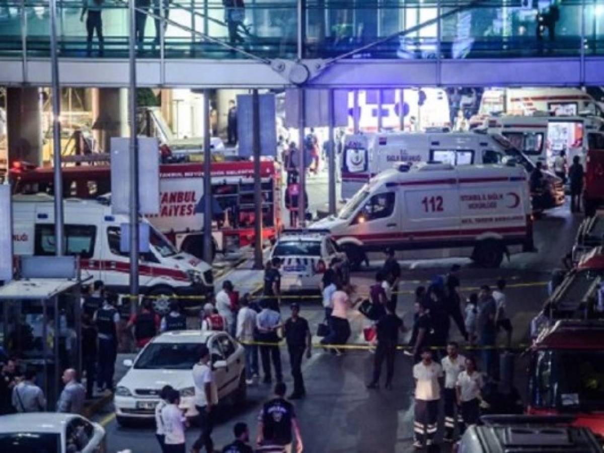 41 muertos es el balance del triple atentado en el aeropuerto de Turquía