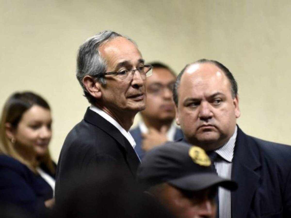 Guatemala: Expresidente Colom y exministros acusados de fraude y peculado