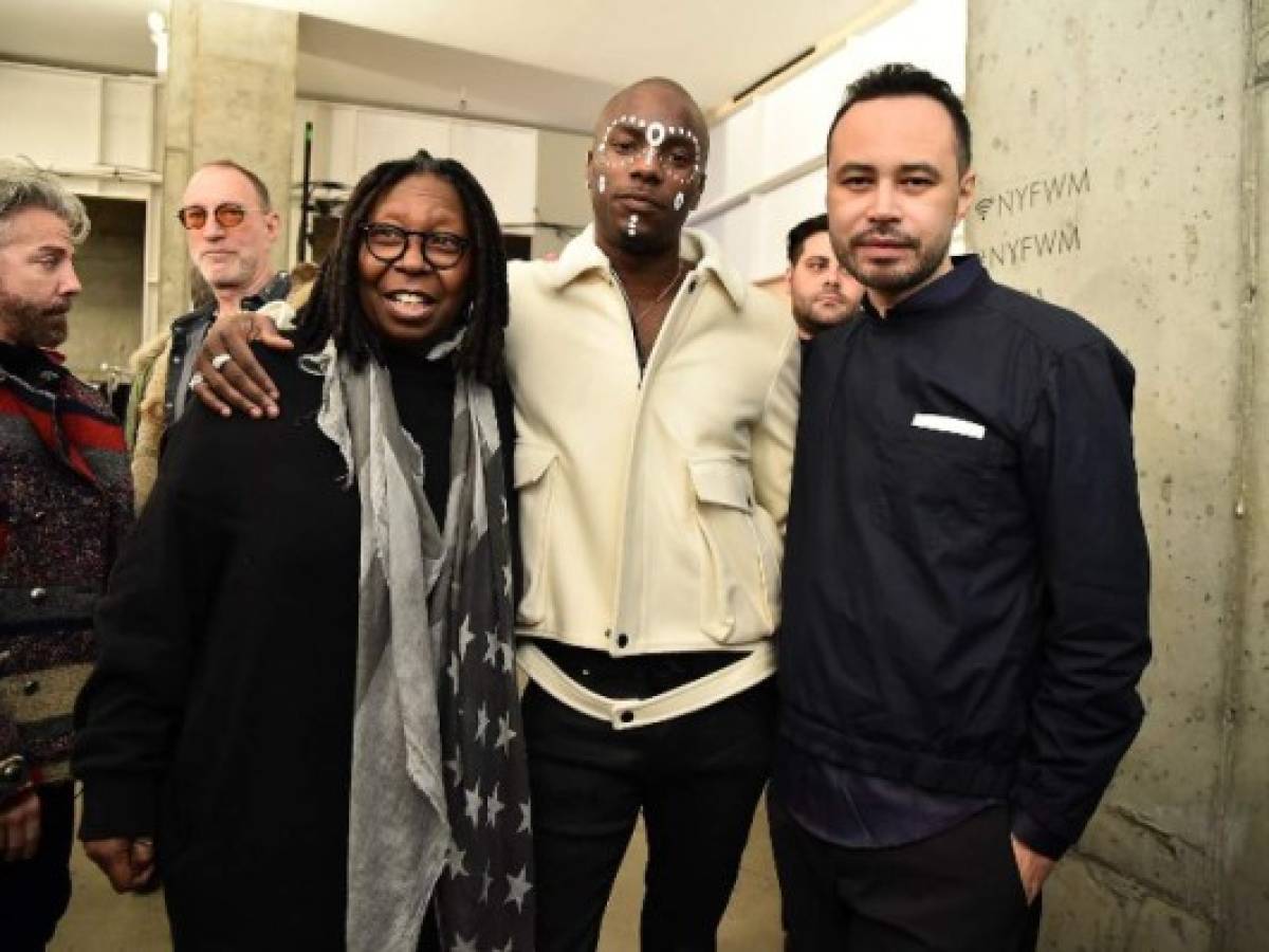 Whoopi Goldberg, Young Paris acompañan al diseñador hondureño Carlos Campos en el backstage del New York Fashion Week Mens'.