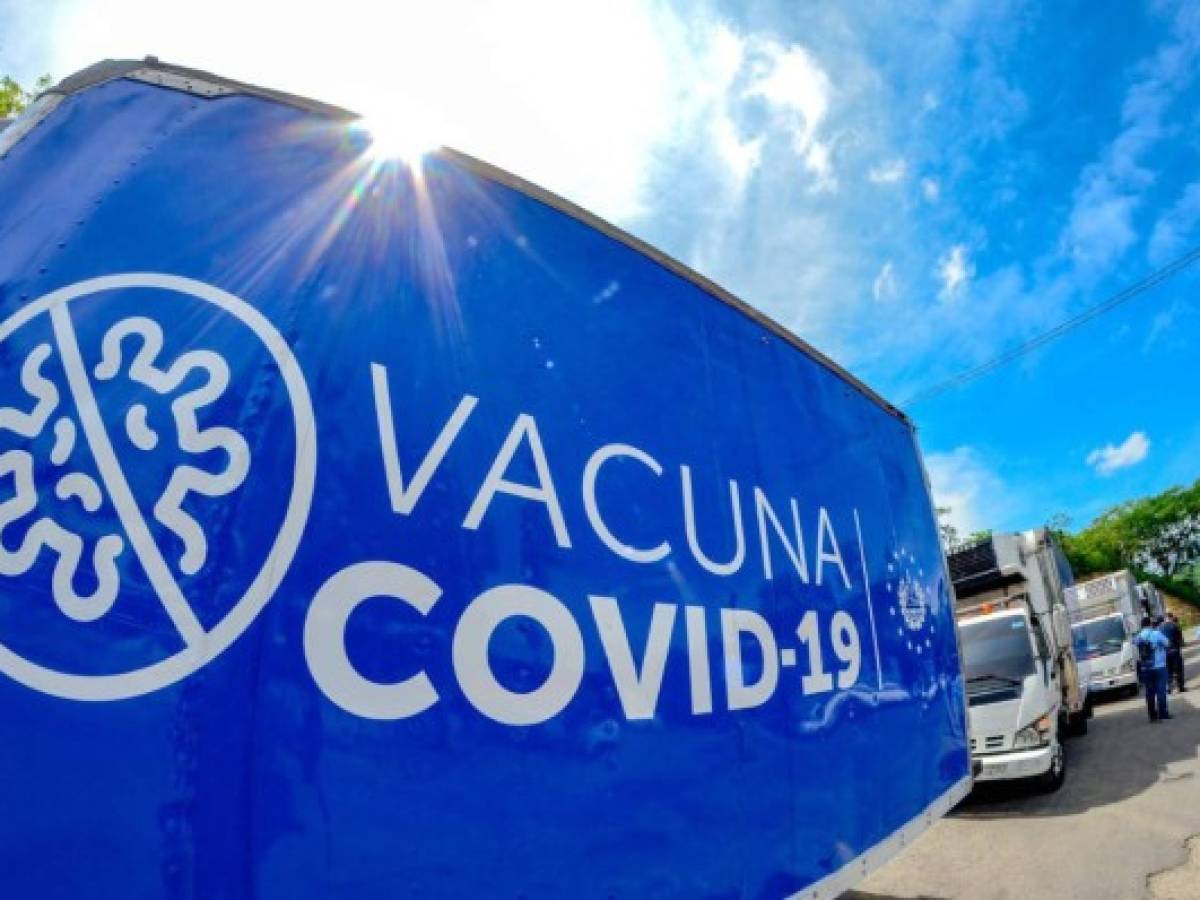 El Salvador envía 34.000 dosis de vacunas contra el covid-19 a Honduras