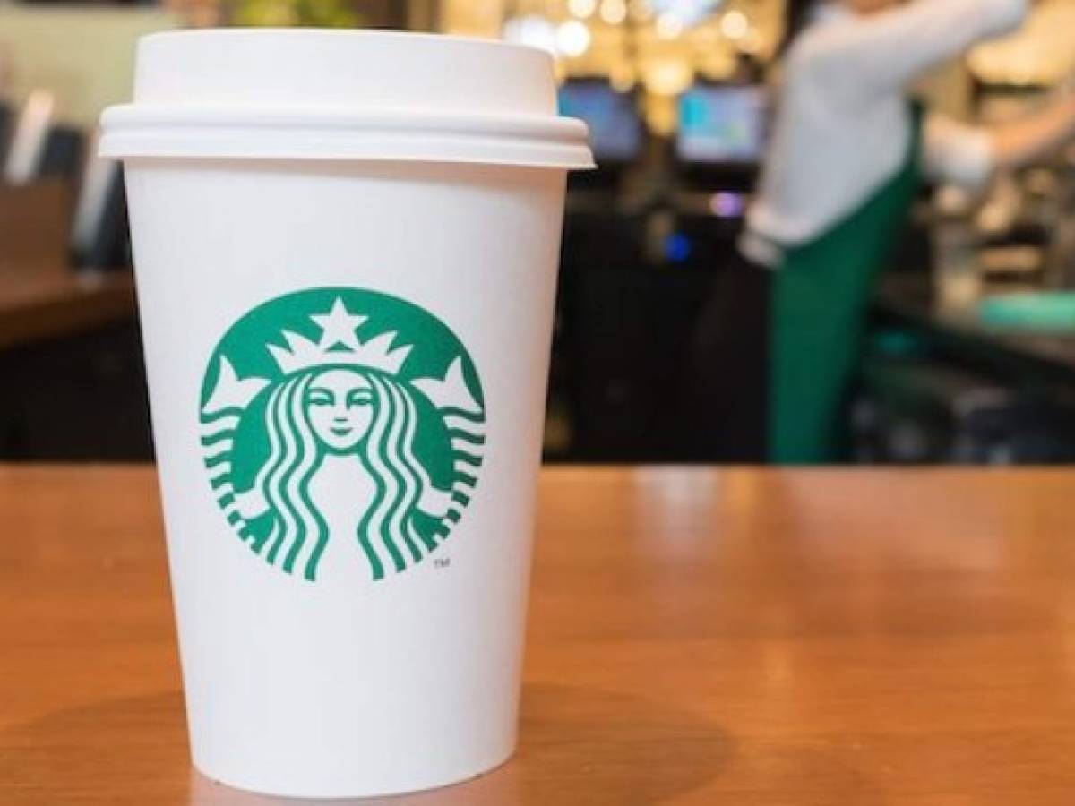 Juez obliga a Starbucks a colocar advertencias de riesgo de cáncer en sus cafés