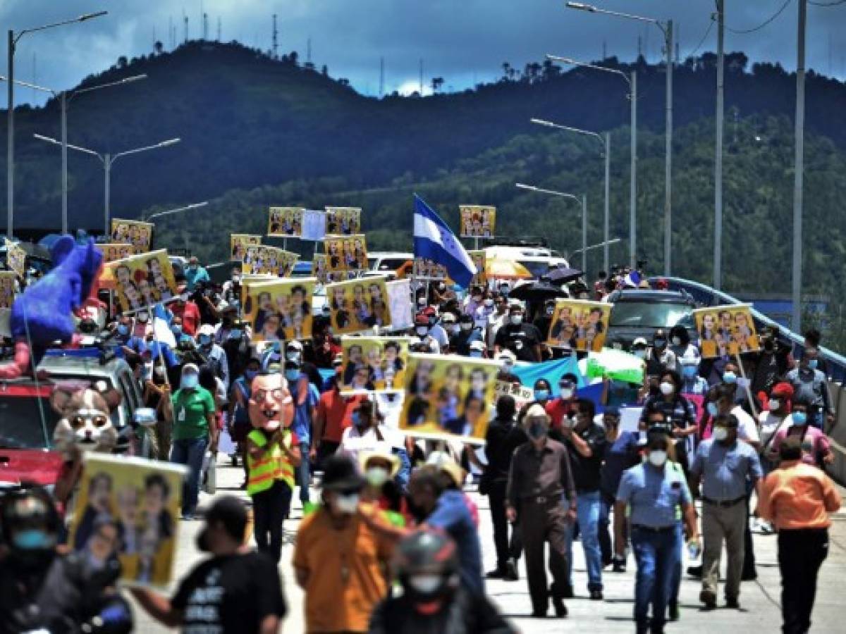 Hondureños protestan contra corrupción con fondos del coronavirus