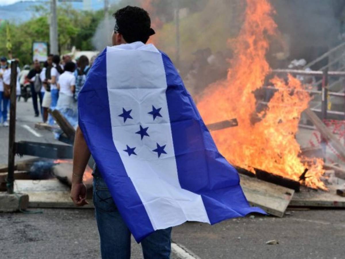 Honduras: Maestros y médicos retoman las protestas