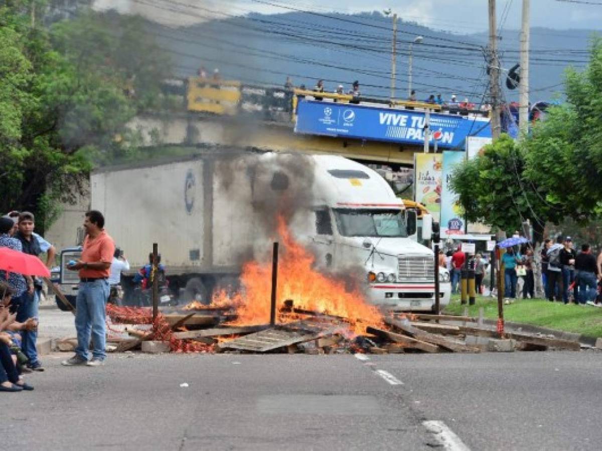 Honduras: Maestros y médicos retoman protestas