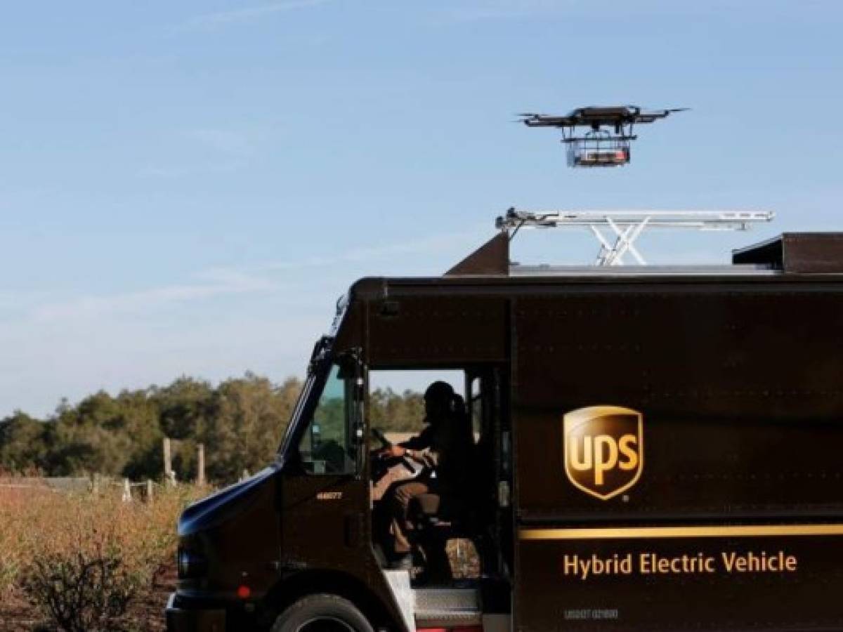 UPS prueba entregas con camionetas y drones