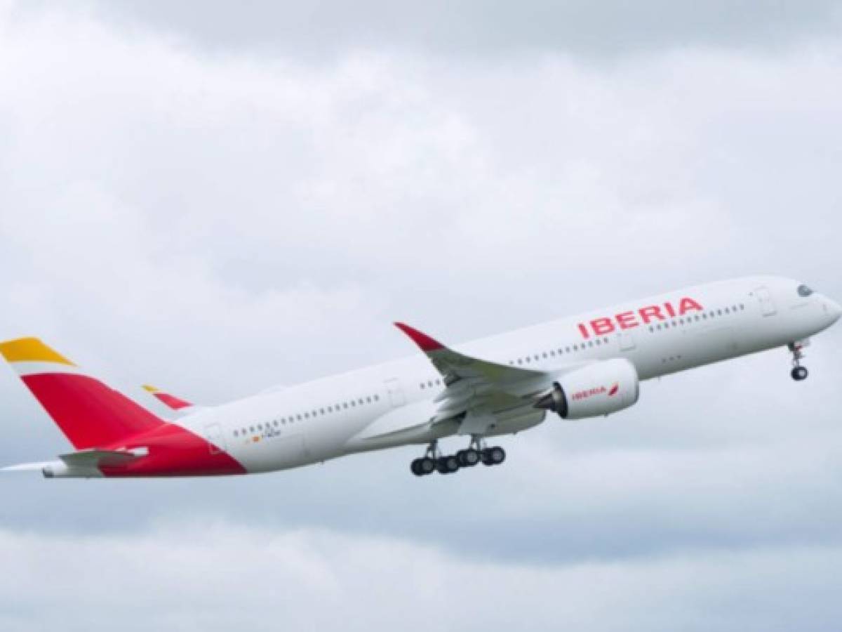 Grupo matriz de Iberia compra Air Europa por la mitad de lo previsto