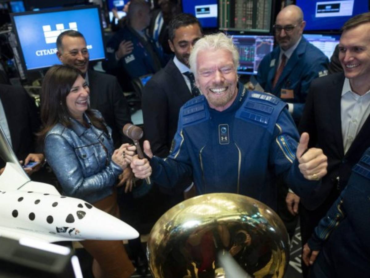 Richard Branson quiere llegar al espacio antes que Jeff Bezos
