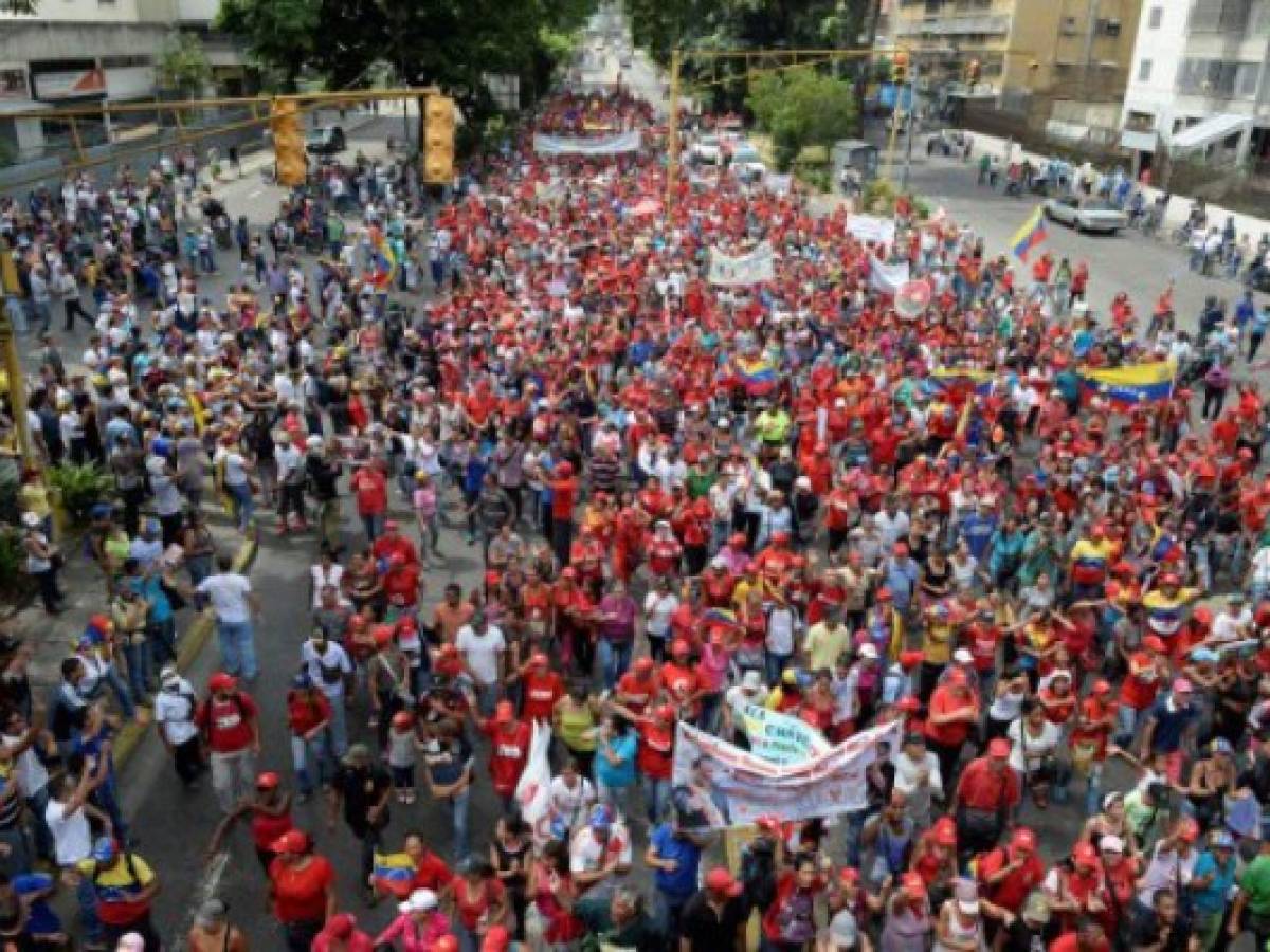 Venezuela: Opositores y chavistas copan Caracas en la 'madre de todas las marchas'