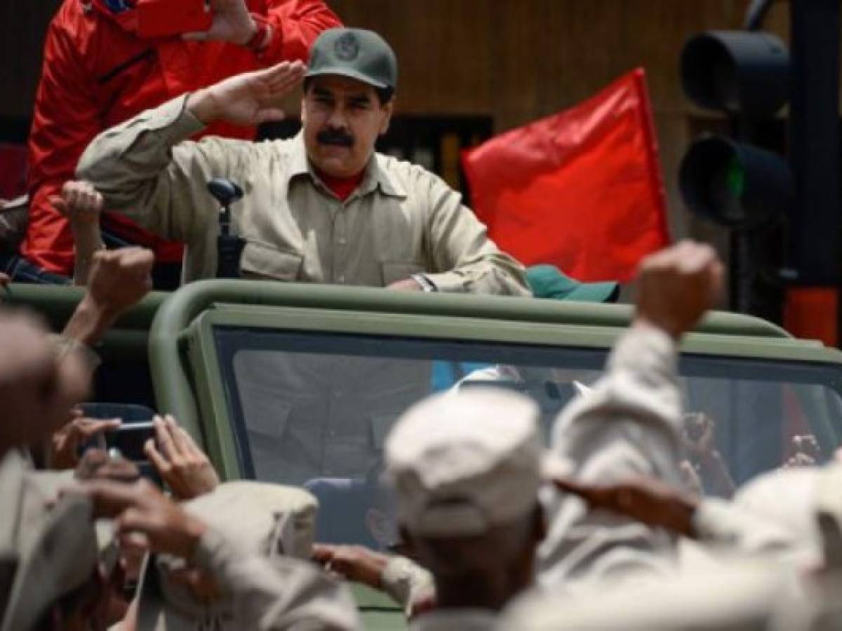 Venezuelan President Nicolas Maduro salutes as he arrives for the celebrations for the seventh anniversary of the Bolivarian Militia in Caracas on April 17, 2017.Venezuela's defence minister on Monday declared the army's loyalty to Maduro, who ordered troops into the streets ahead of a major protest by opponents trying to oust him. Venezuela is bracing for what Maduro's opponents vow will be the 'mother of all protests' Wednesday, after two weeks of violent demos against moves by the leftist leader and his allies to tighten their grip on power. / AFP PHOTO / Federico PARRA Venezuelan President Nicolas Maduro salutes as he arrives for the celebrations for the seventh anniversary of the Bolivarian Militia in Caracas on April 17, 2017.Venezuela's defence minister on Monday declared the army's loyalty to Maduro, who ordered troops into the streets ahead of a major protest by opponents trying to oust him. Venezuela is bracing for what Maduro's opponents vow will be the 'mother of all protests' Wednesday, after two weeks of violent demos against moves by the leftist leader and his allies to tighten their grip on power. / AFP PHOTO / Federico PARRA