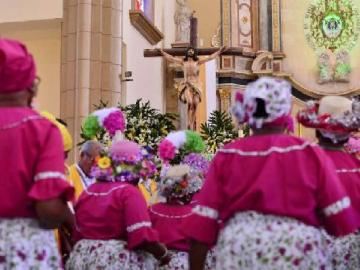 Faithfuls pray at the Basilica of Suyapa in Tegucigalpa, on February 1, 2020, on the 273rd anniversary of the finding of the statue of the Virgin of Suyapa, the patron saint of Honduras. (Photo by ORLANDO SIERRA / AFP) Faithfuls pray at the Basilica of Suyapa in Tegucigalpa, on February 1, 2020, on the 273rd anniversary of the finding of the statue of the Virgin of Suyapa, the patron saint of Honduras. (Photo by ORLANDO SIERRA / AFP)