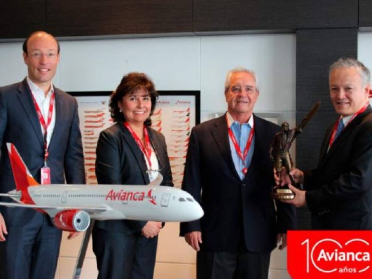 La aerolínea celebró sus 100 años y presentó dos nuevos reconocimientos otorgados por los pasajeros, uno de ellos es que entra a la categoría de aerolínea de cinco estrellas.