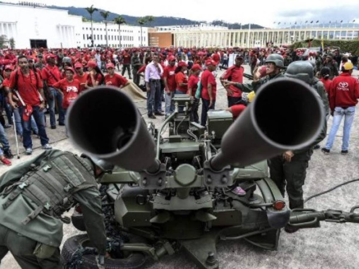 Venezuela despliega aparato militar ante 'amenaza' de Trump