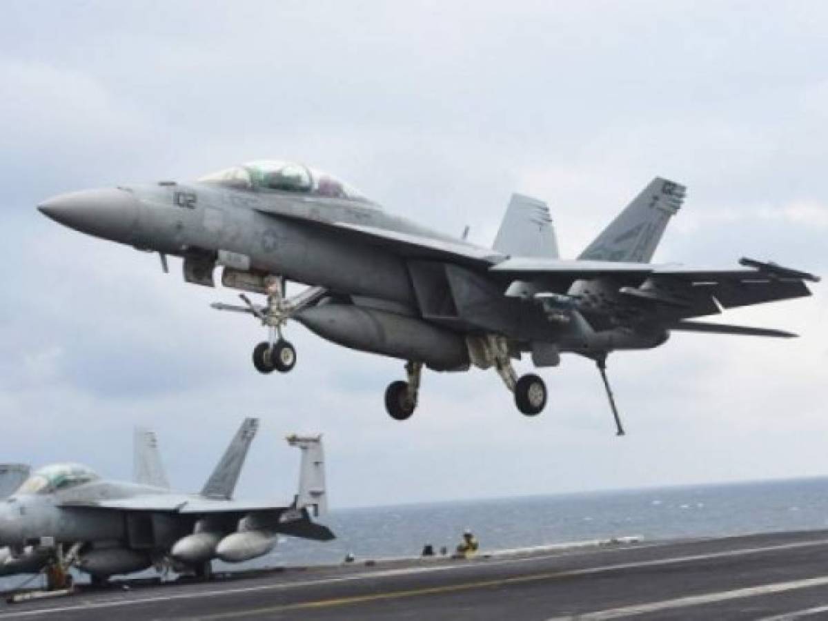 This picture taken on March 14, 2017 shows a two-seater F/A-18F Super Hornet landing on the deck of the Nimitz-class aircraft carrier USS Carl Vinson during a South Korea-US joint military cxercise in seas east of the Korean Peninsula. The nuclear-powered US aircraft carrier on March 15 arrived in South Korea to participate in an ongoing joint military exercise, the US navy said, as the latest show of force against North Korea. / AFP PHOTO / JUNG Yeon-Je