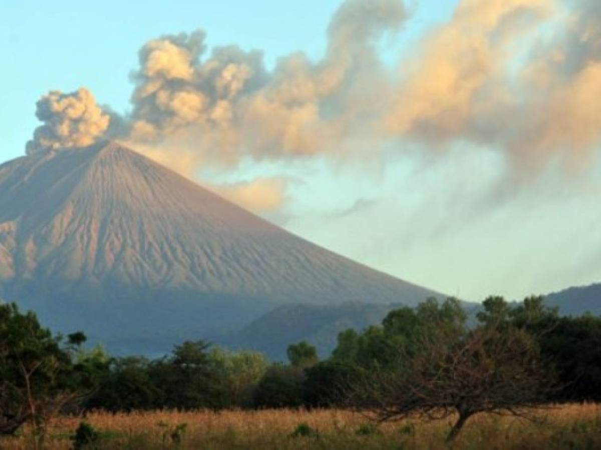 Nicaragua: Volcán San Cristóbal expulsa gases y cenizas