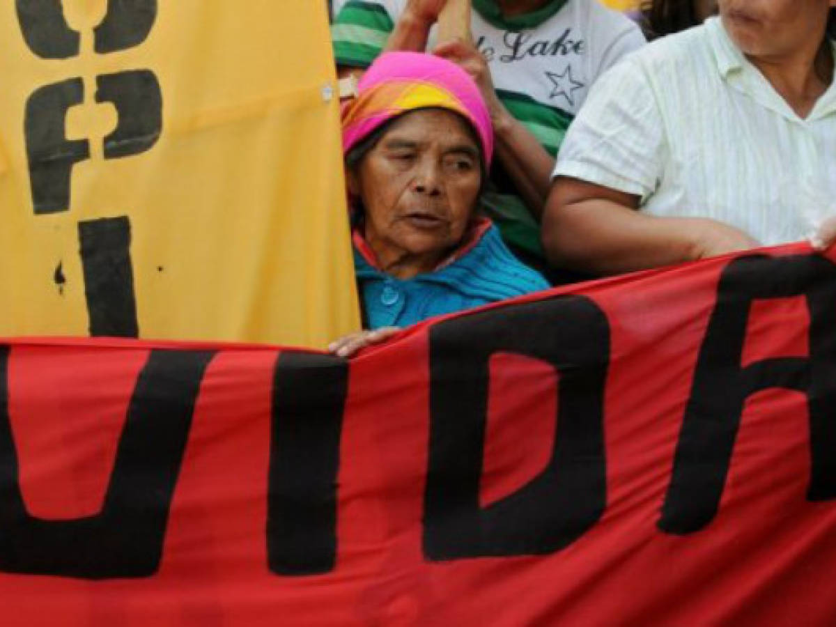 Honduras entrega tierras a comunidades indígenas del Caribe