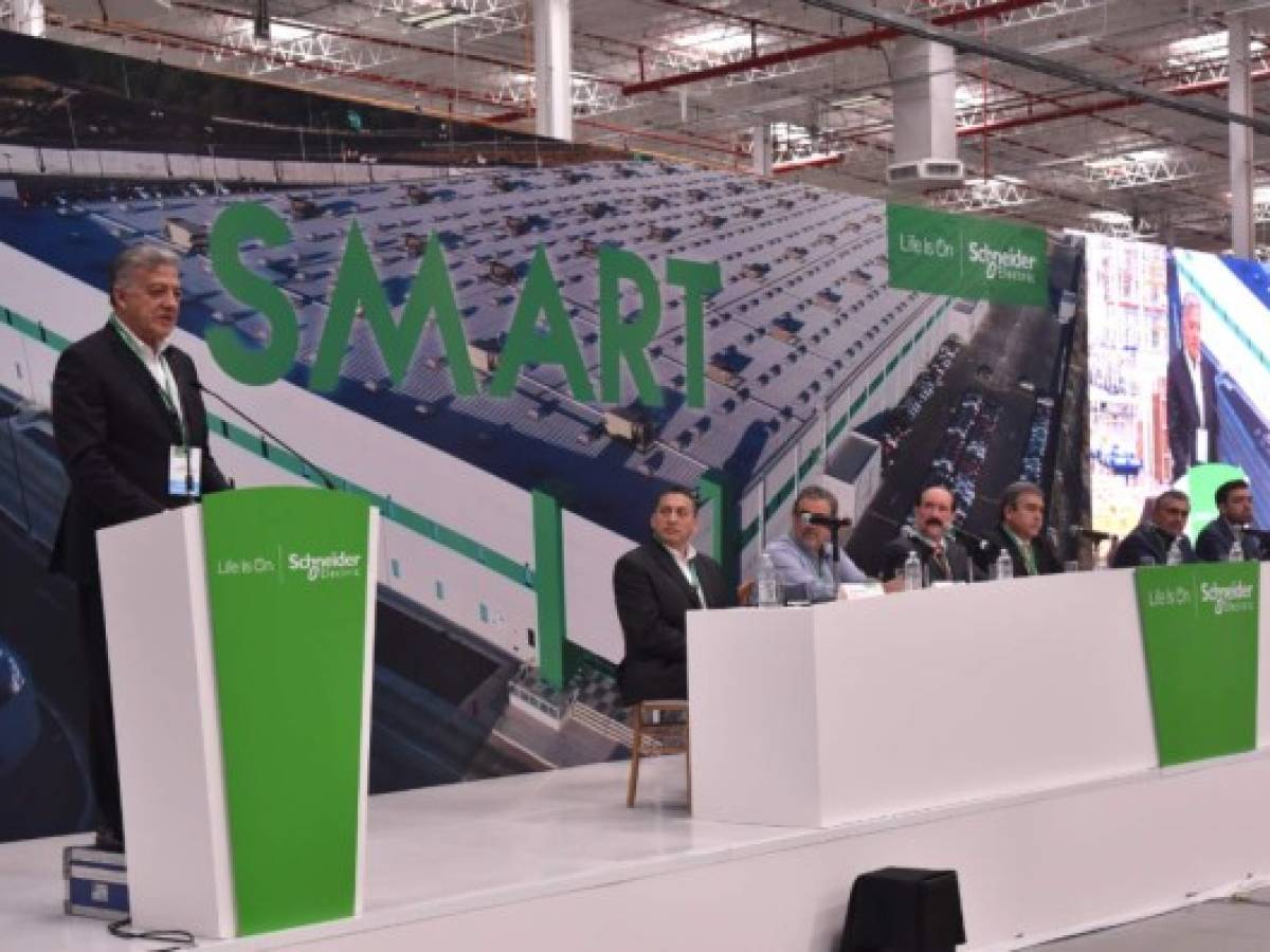Schneider Electric abre su primera fábrica inteligente en México