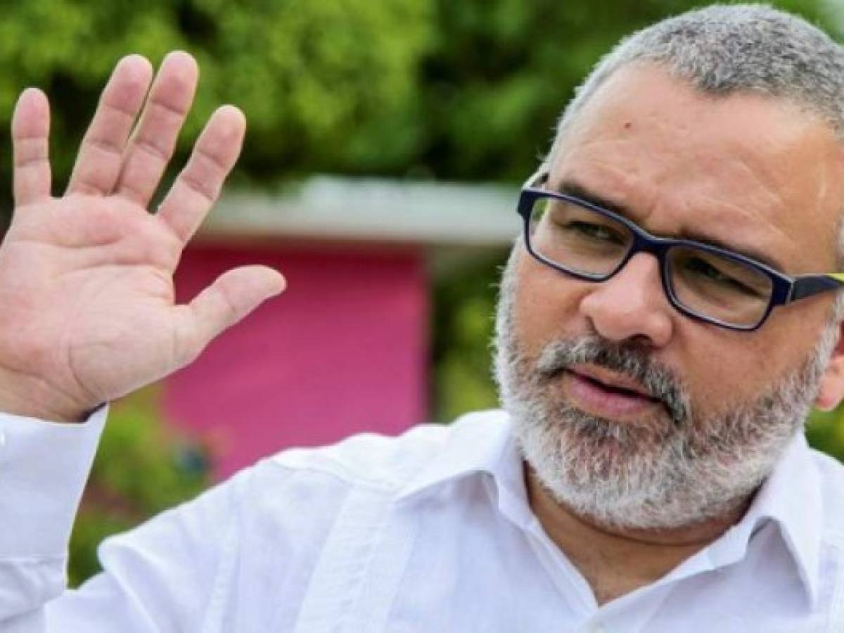Handout picture released by Nicaragua's presidency showing Salvador's former president Mauricio Funes offering an interview to the official TV channel after Nicaragua granted him political asylum, in Managua on September 8, 2016.Nicaragua has granted political asylum to Funes, who faces corruption accusations at home, officials said Tuesday. The leftist leader, in office from 2009 to 2014, was covered by laws that 'guarantee asylum... to those who are persecuted for fighting for democracy, peace, justice and human rights,' the Nicaraguan government said. Funes, who condemns the allegations against him as politically motivated, is facing an investigation for illegal enrichment during his time in office. / AFP PHOTO / PRESIDENCIA NICARAGUA / Jairo CAJINA / RESTRICTED TO EDITORIAL USE - MANDATORY CREDIT 'AFP PHOTO / NICARAGUA'S PRESIDENCY' - NO MARKETING NO ADVERTISING CAMPAIGNS - DISTRIBUTED AS A SERVICE TO CLIENTS Handout picture released by Nicaragua's presidency showing Salvador's former president Mauricio Funes offering an interview to the official TV channel after Nicaragua granted him political asylum, in Managua on September 8, 2016.Nicaragua has granted political asylum to Funes, who faces corruption accusations at home, officials said Tuesday. The leftist leader, in office from 2009 to 2014, was covered by laws that 'guarantee asylum... to those who are persecuted for fighting for democracy, peace, justice and human rights,' the Nicaraguan government said. Funes, who condemns the allegations against him as politically motivated, is facing an investigation for illegal enrichment during his time in office. / AFP PHOTO / PRESIDENCIA NICARAGUA / Jairo CAJINA / RESTRICTED TO EDITORIAL USE - MANDATORY CREDIT 'AFP PHOTO / NICARAGUA'S PRESIDENCY' - NO MARKETING NO ADVERTISING CAMPAIGNS - DISTRIBUTED AS A SERVICE TO CLIENTS