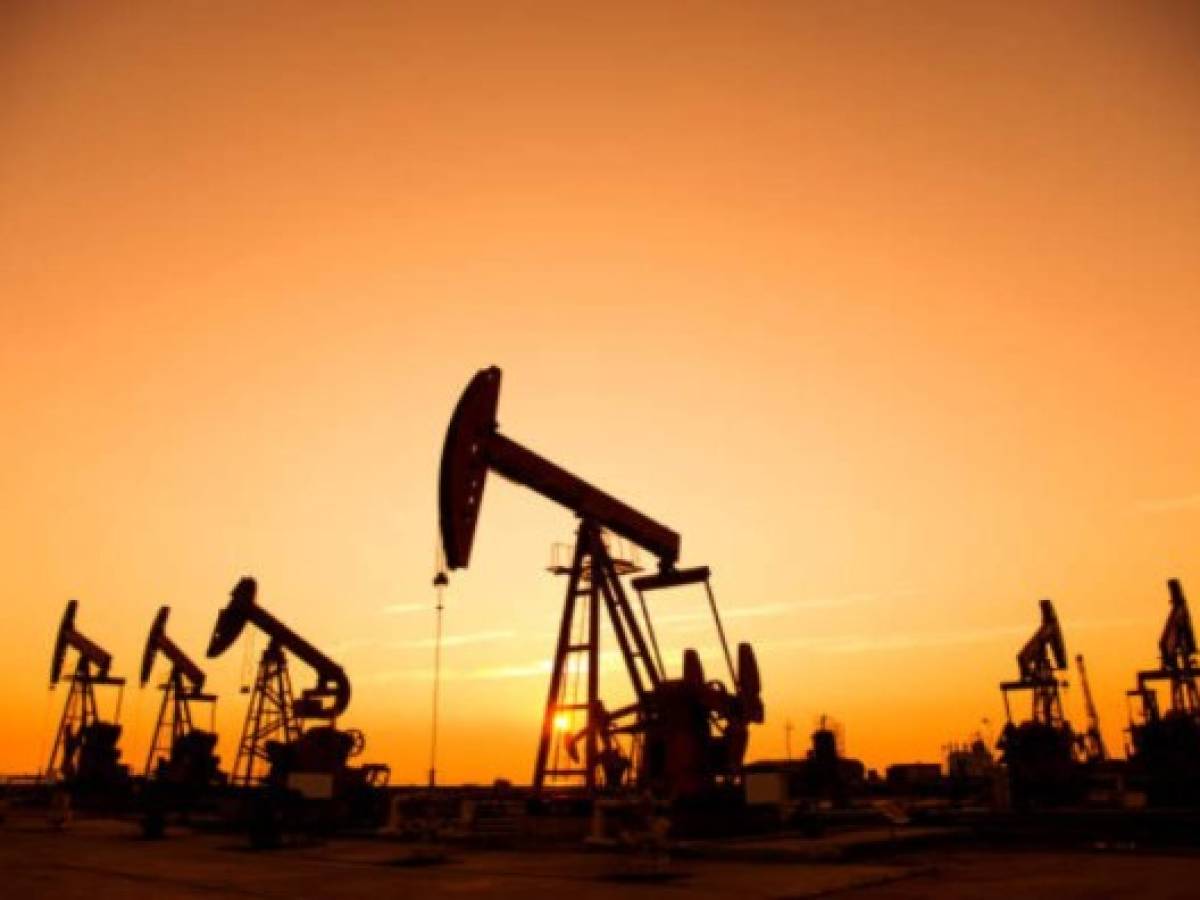 La AIE advierte del declive de la producción petrolera en Venezuela e Irán